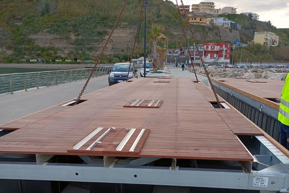 MONTE DI PROCIDA Al Via Linstallazione Dei Nuovi Pontili Ad