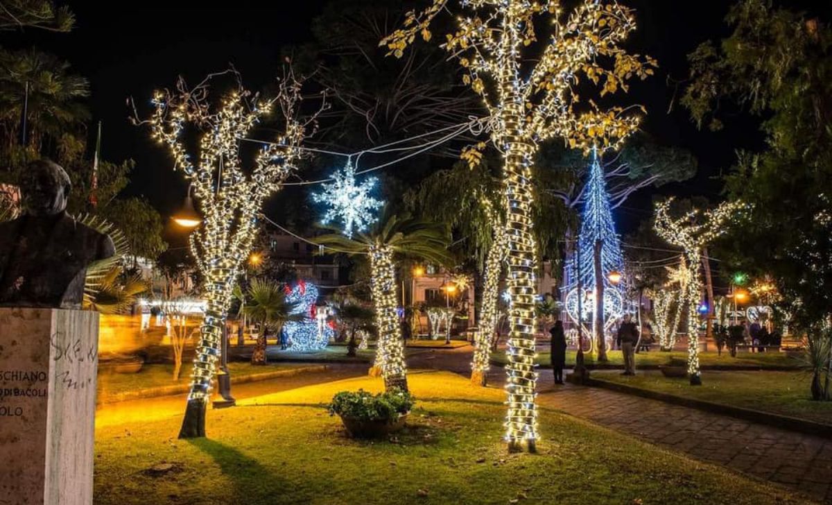 BACOLI Tornano Le Luci DArtista In Villa Comunale Per Vivere Un