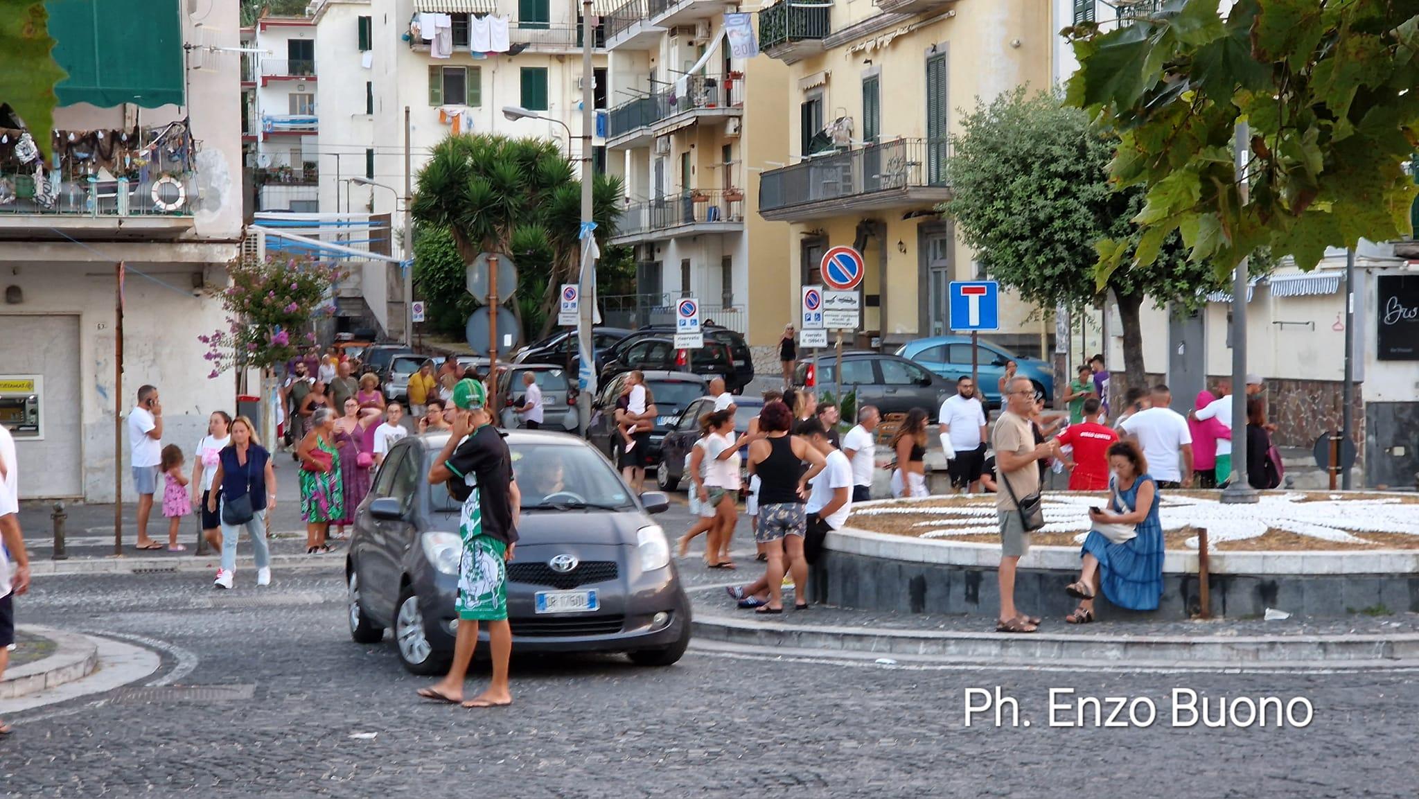 ULTIM'ORA| Scosse Di Terremoto: Gente Per Strada A Via Napoli ...